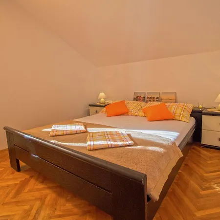 Apartament Malerische Dachgeschosswohnung Mit Atemberaubenden Meerblick, Nur 400 Meter Zum