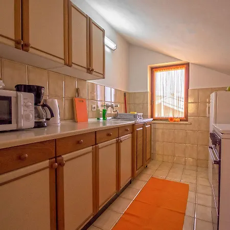 Apartament Malerische Dachgeschosswohnung Mit Atemberaubenden Meerblick, Nur 400 Meter Zum