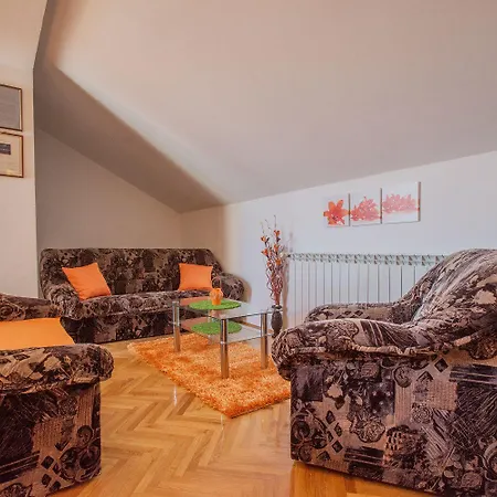 Apartment Malerische Dachgeschosswohnung Mit Atemberaubenden Meerblick, Nur 400 Meter Zum *