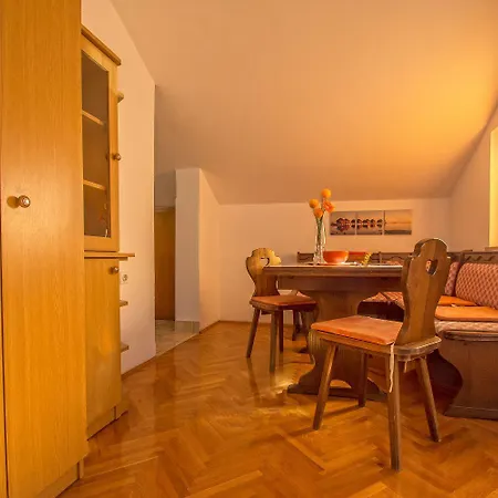 Malerische Dachgeschosswohnung Mit Atemberaubenden Meerblick, Nur 400 Meter Zum * Novi Vinodolski