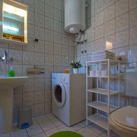 Daire Malerische Dachgeschosswohnung Mit Atemberaubenden Meerblick, Nur 400 Meter Zum Novi Vinodolski