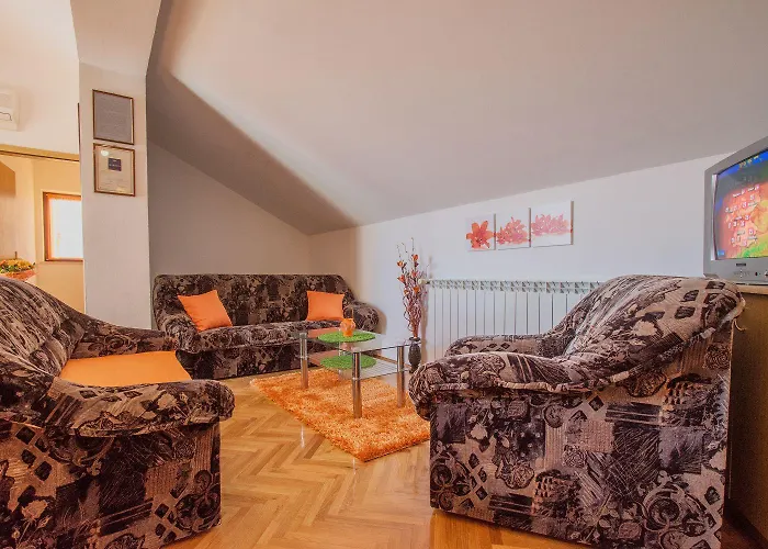 Apartment Malerische Dachgeschosswohnung Mit Atemberaubenden Meerblick, Nur 400 Meter Zum *