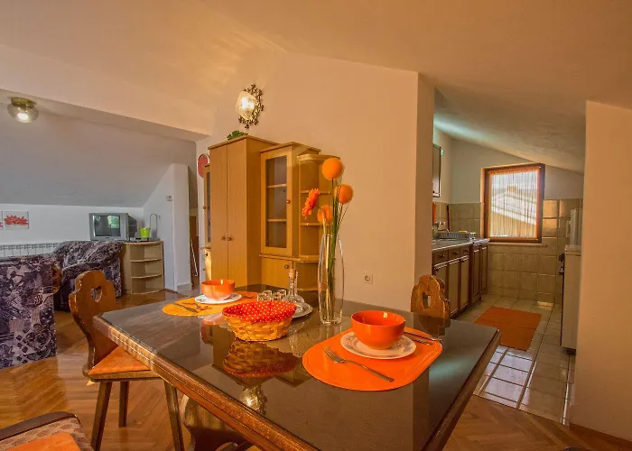 Daire Malerische Dachgeschosswohnung Mit Atemberaubenden Meerblick, Nur 400 Meter Zum Novi Vinodolski