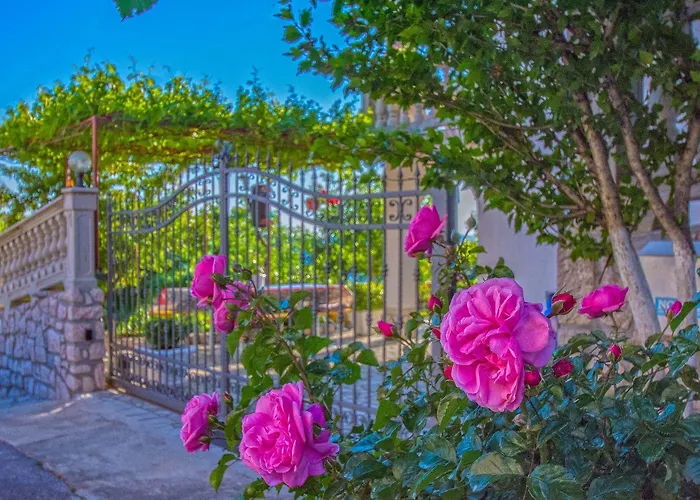 Malerische Dachgeschosswohnung Mit Atemberaubenden Meerblick, Nur 400 Meter Zum * Novi Vinodolski